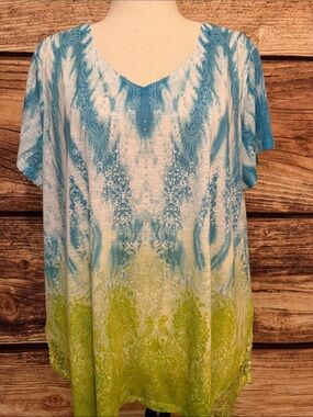 Time and Tru Blue and Green Ombre V-Neck Tunic with Paisley Accent NWOT